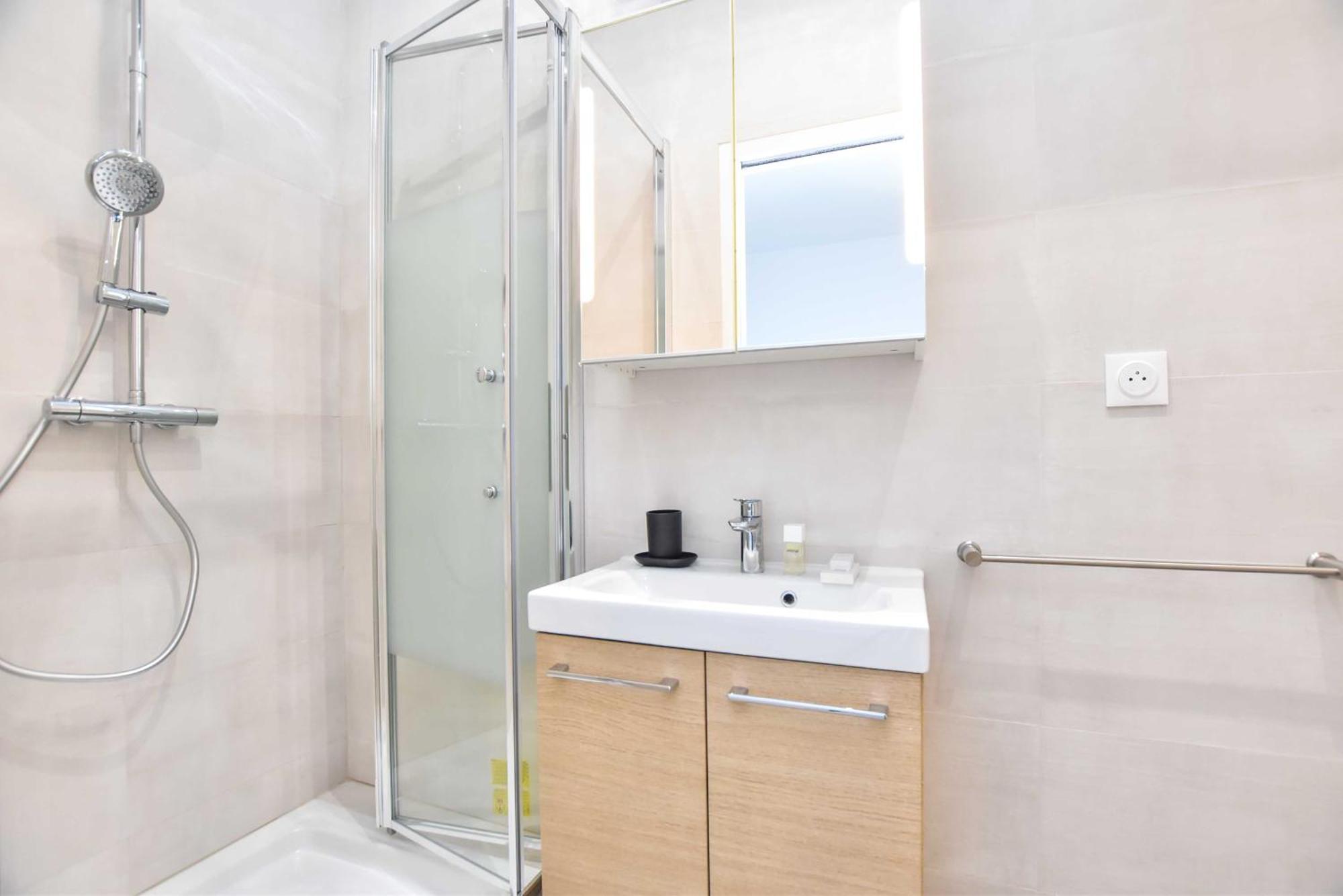 CMG-Voltaire/ Bastille - G Paris Extérieur photo
